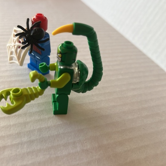 Spider Man and Lego Scorpion Minifigures - Picture 4 of 5